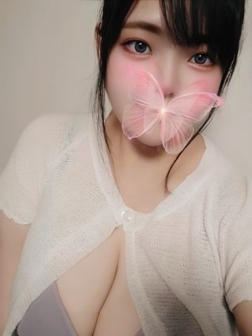 三上ひな
