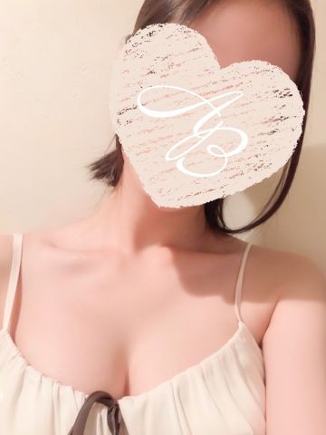 つきな