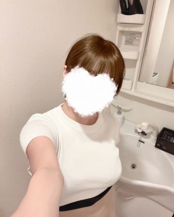 新人しほ